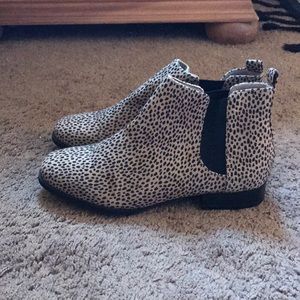 Cheetah print chelsea boots